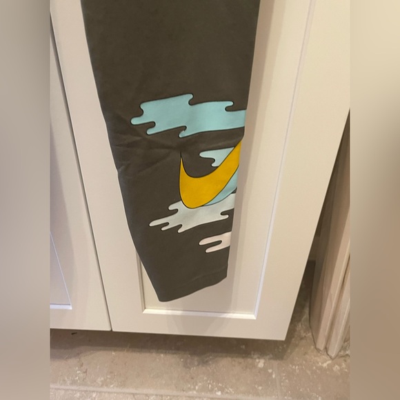 Olive grey Nike leggings. - Picture 4 of 4